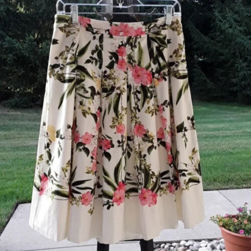 Talbots Pleated Skirt size 4 Pink White Green Floral Flare Hemline Fully Lined